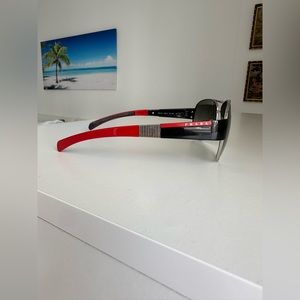 Prada sun glasses color red multi